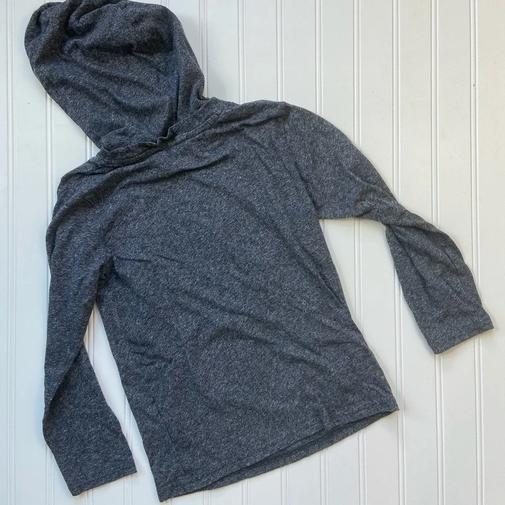 •The Children’s Place• snowboarder graphic shirt